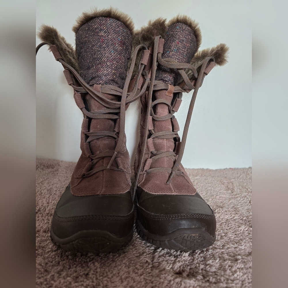 The North Face Brown Winter Boots with Fur Trim and Rubber Sole - Picture 8 of 10